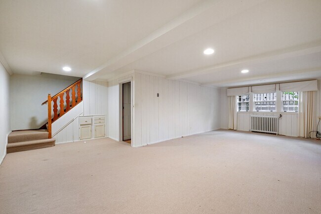 Building Photo - 5325 Chevy Chase Pky NW