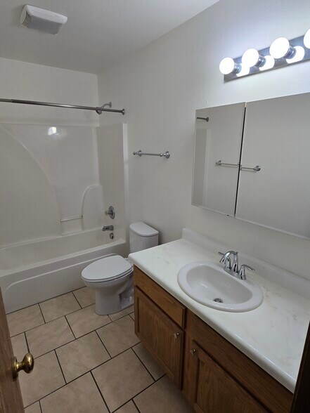 Master Bath - 1023 Diamond Head Rd