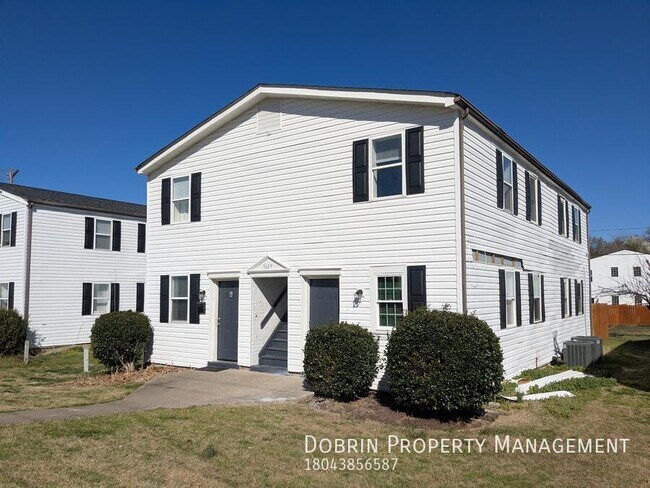 Building Photo - 1609 Hickory St
