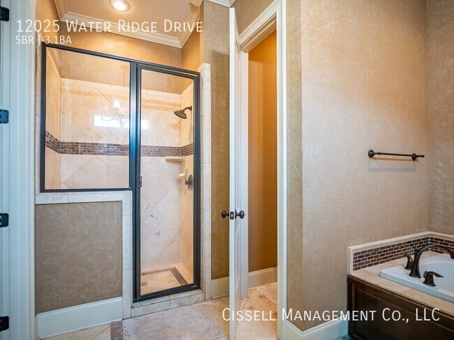Building Photo - 12025 Water Ridge Dr