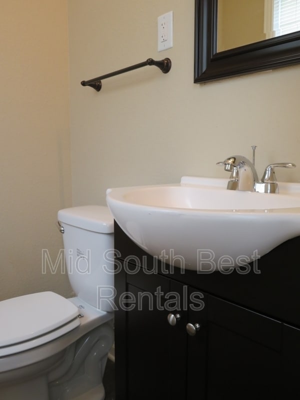 Building Photo - 2804 Southmeade Ave