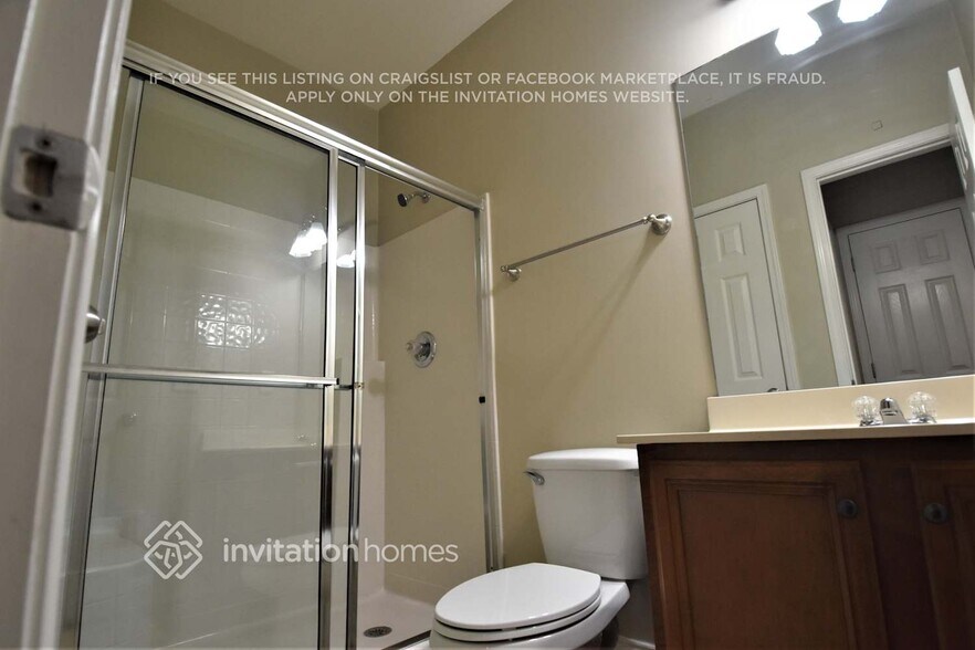 Building Photo - 490 Roland Manor Dr