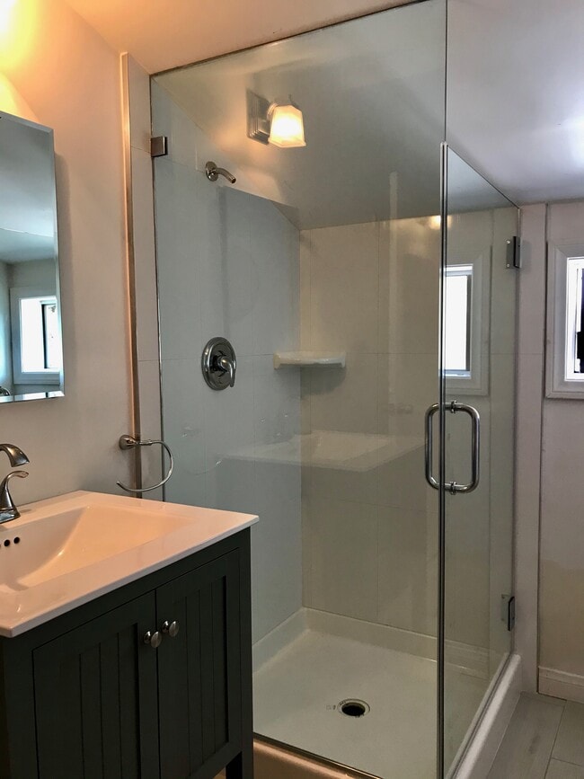 Building Photo - 656 Grand Ave