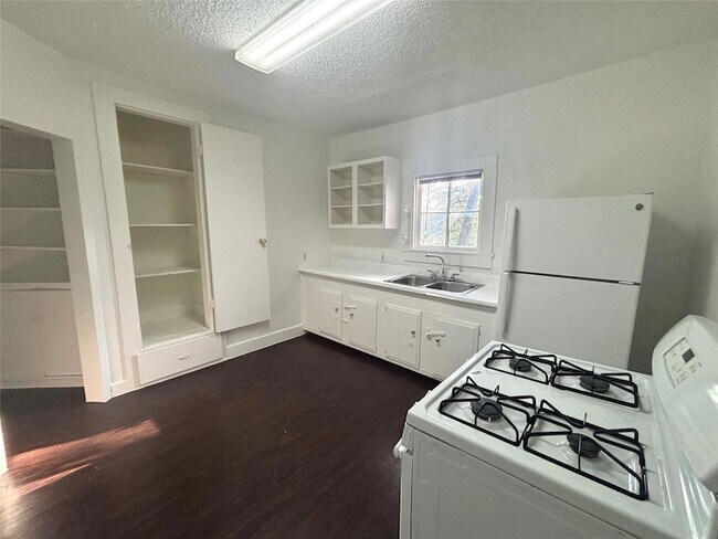 Building Photo - 3312 Oak Springs Dr