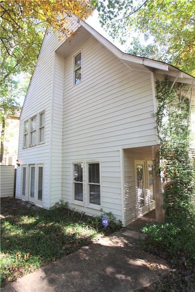 Building Photo - Home available February 2026!