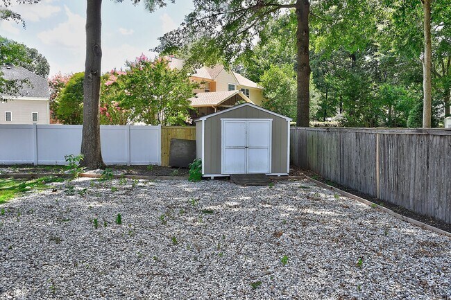 Building Photo - Tastefully Renovated Ranch in Hickory on q...