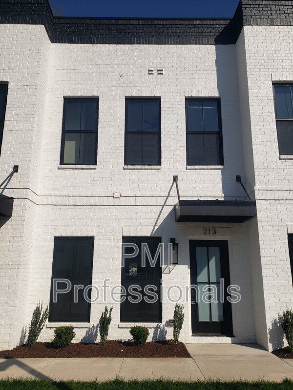 Building Photo - 209 McAuliffe St