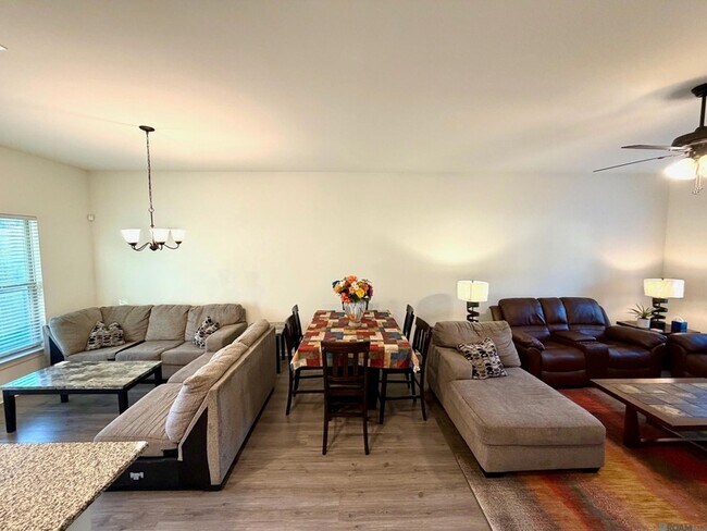 Building Photo - 40087 Trace Ave