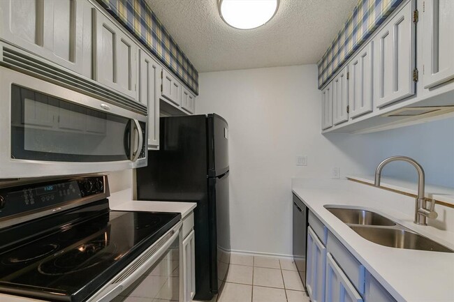 Building Photo - 1202 Thorpe Ln