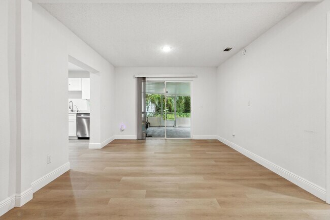 Building Photo - Spacious 4-Bedroom Home in Wildwood – Rece...