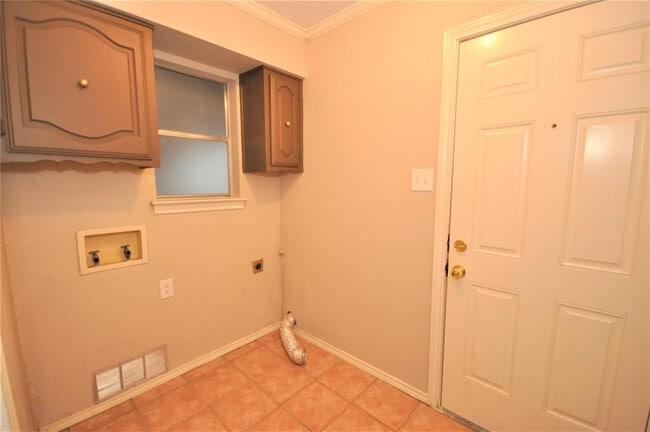 Building Photo - 1904 Papeete Dr