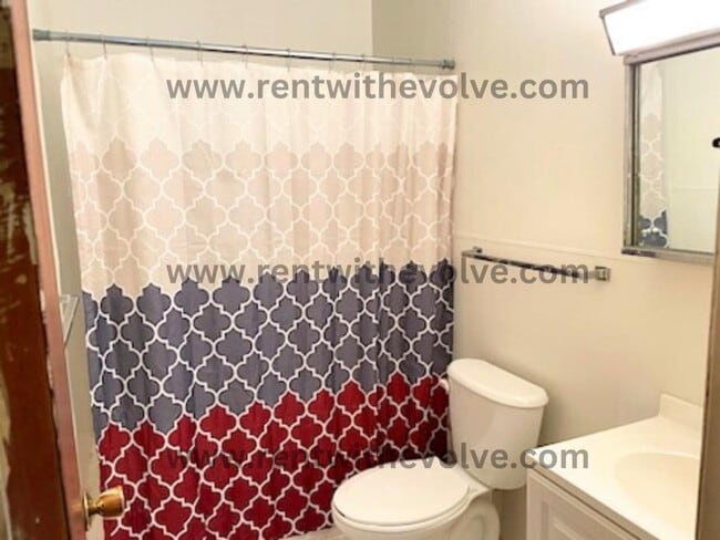 Building Photo - 225 S Angle St