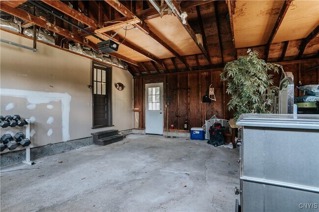 Building Photo - 916 Westwood Dr