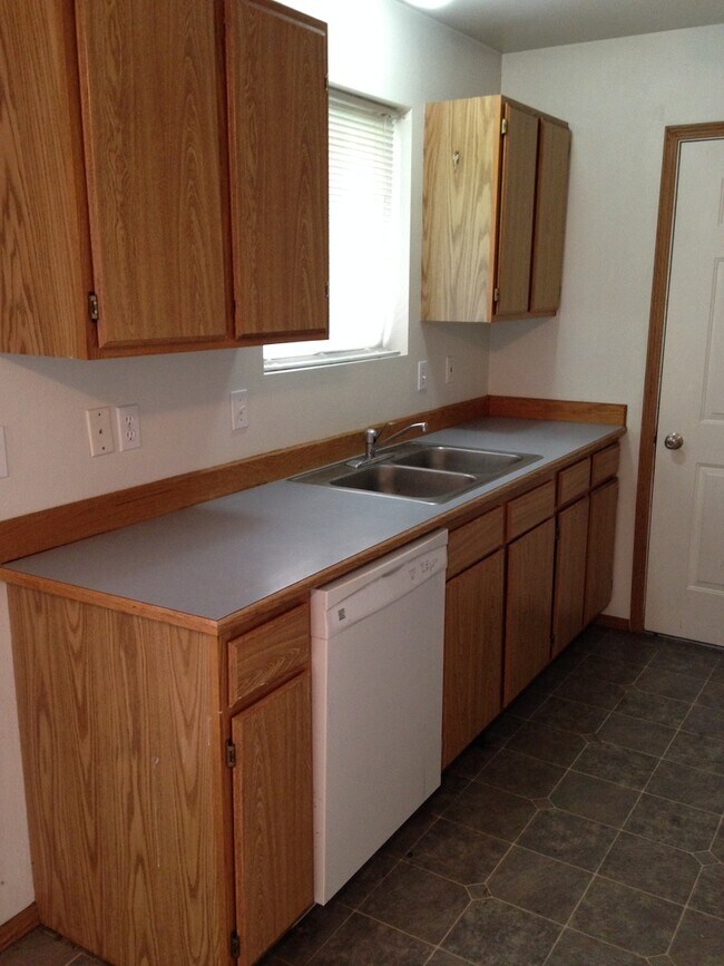 Building Photo - 906 Juniper Ave