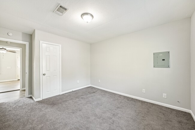 Building Photo - 1121 Meyers St