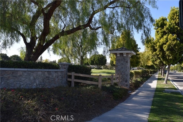 Building Photo - 303 Silk Tree