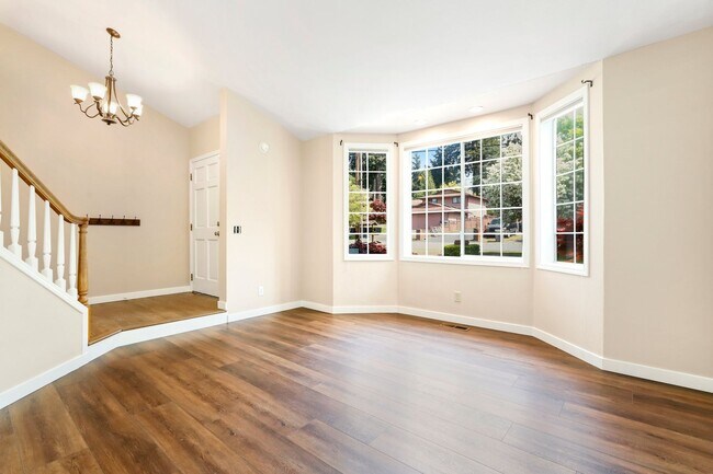 Building Photo - Beautiful Renovated Four Bedroom House for...