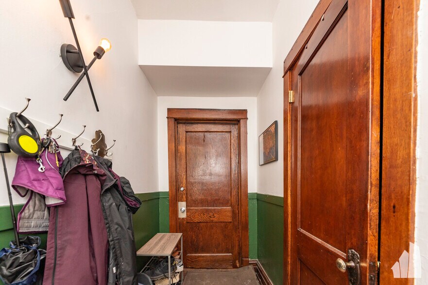 Building Photo - 1227 N Rockwell St