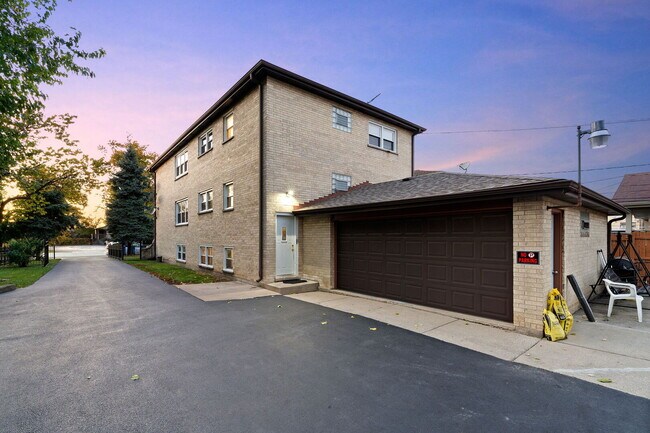 Building Photo - 1941 N 19th Ave