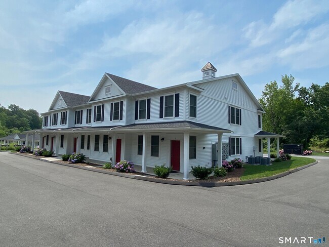Building Photo - 2772 Boston Post Rd