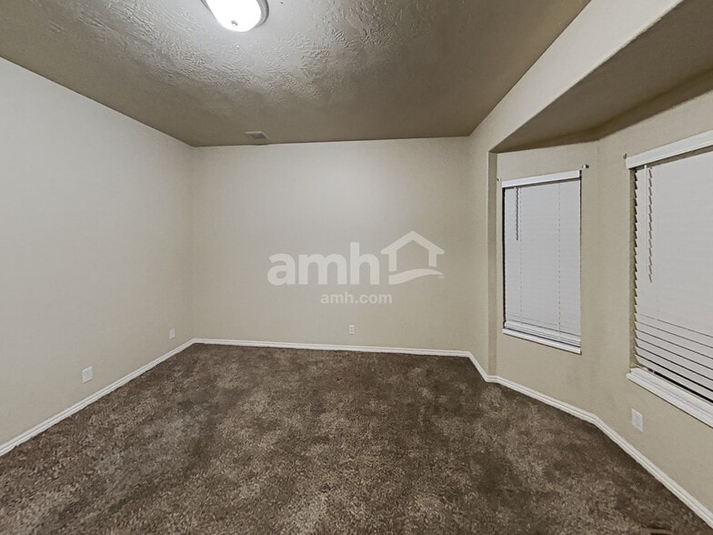 Building Photo - 6398 S Clover Creek Ln