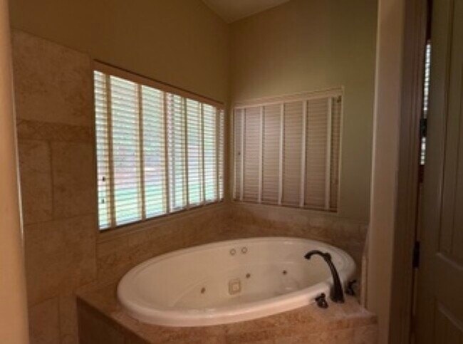 Building Photo - 1854 Stonebridge Dr