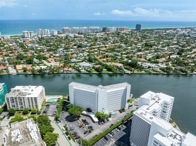 Building Photo - 9101 E Bay Harbor Dr