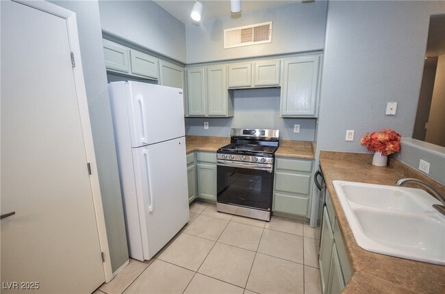 Building Photo - 50 Aura de Blanco St