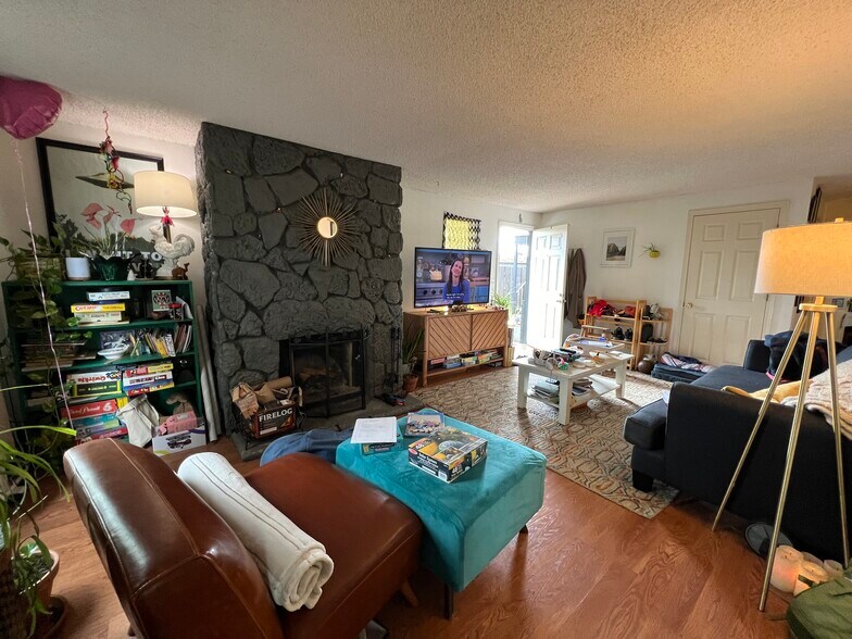 Building Photo - 4921 SE 71st Ave
