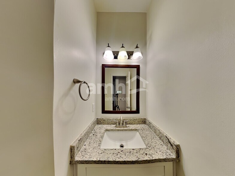 Building Photo - 3987 Fox Glen Dr