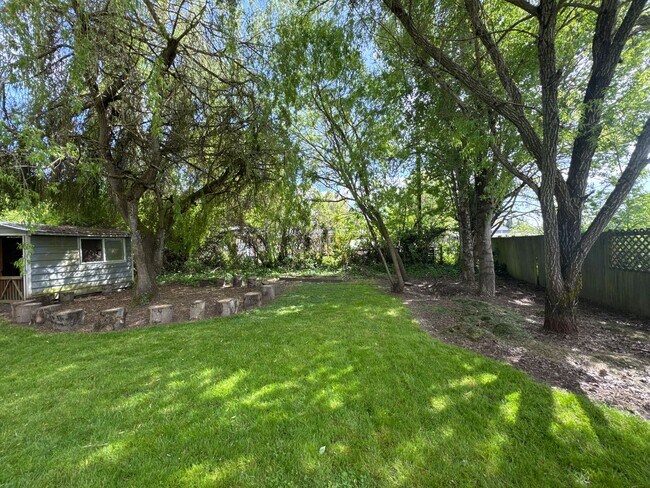 Building Photo - Peaceful Albany Home with Private Yard