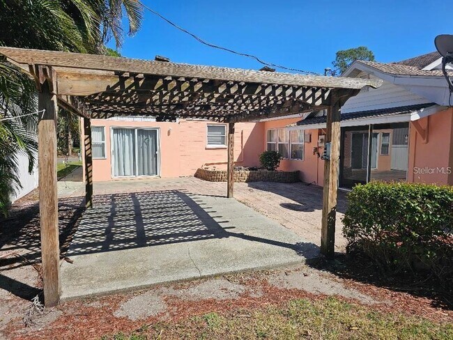 Building Photo - 103 32nd St NW