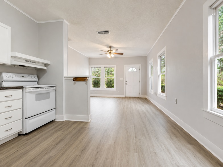 Dining and Living rooms - 401 Main St