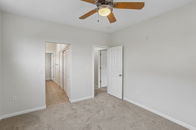 Building Photo - Dual-Suite 2BR/2.5BA Townhome-Style Condo — Gas Fireplace, Balcony & Attached Garage | Heron Cree...