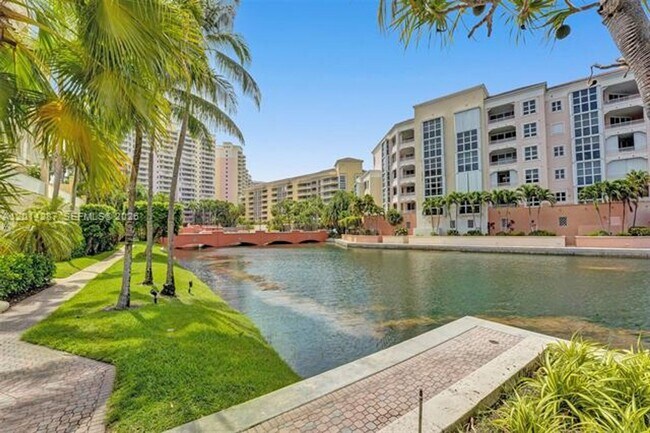 Building Photo - 715 Crandon Blvd
