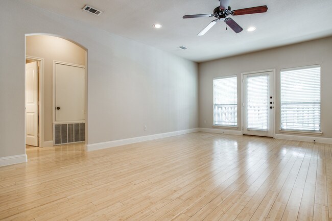 Building Photo - 3125 Waits Ave