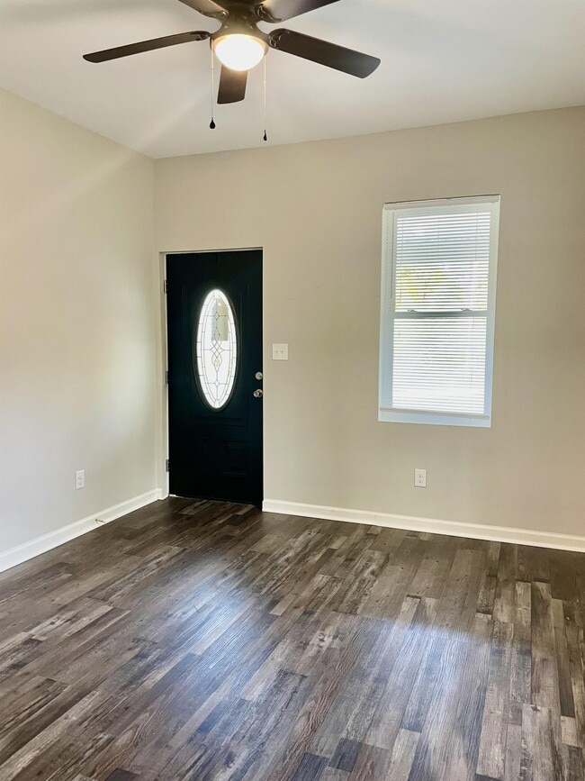Building Photo - 227 Tyree Cir
