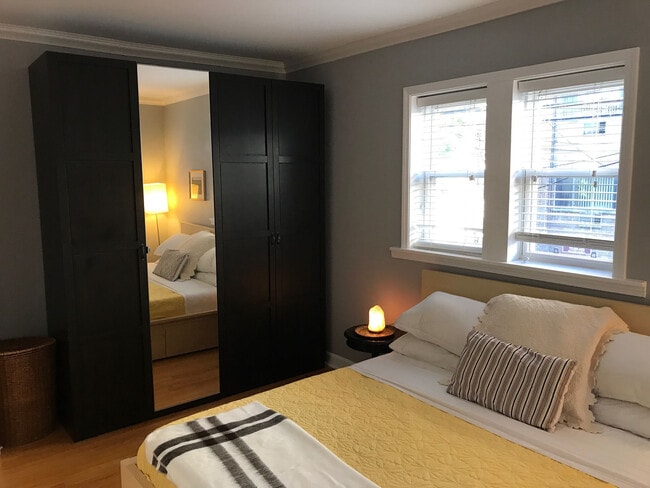 Building Photo - 5955 N Winthrop Ave