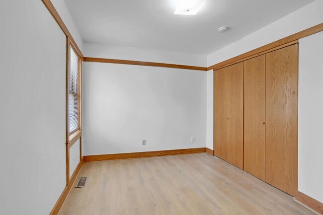 Building Photo - 206 W William St