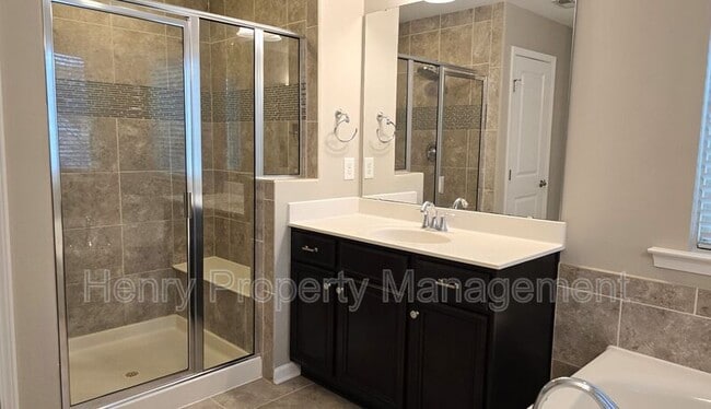 Building Photo - 112 Concordia Woods Dr