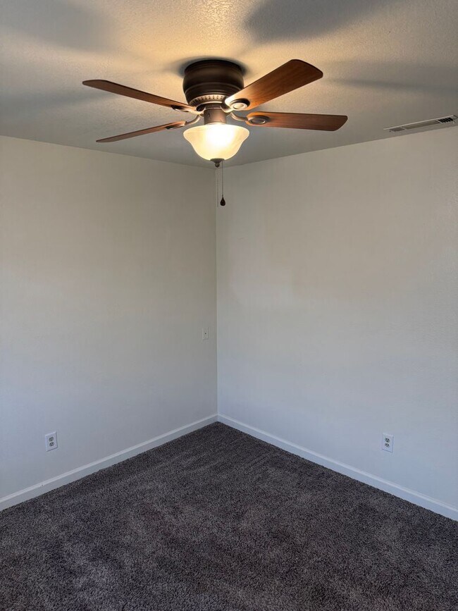 Building Photo - 2556 Sabre Ct