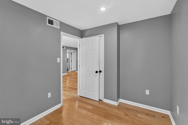 Building Photo - 7742 New Providence Dr