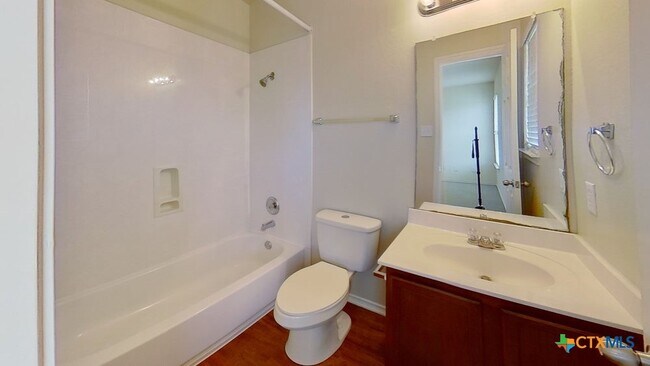 Building Photo - 411 Quail Hollow Dr
