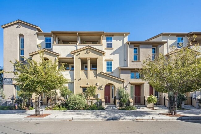 Building Photo - 605 El Camino Real