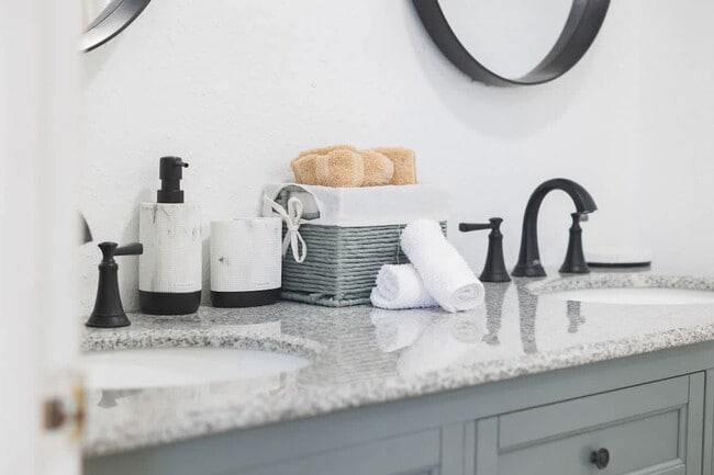 Building Photo - 1271 Woodlawn St