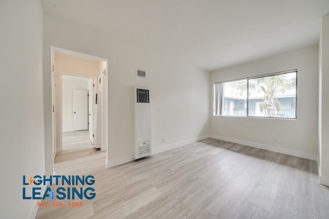 Building Photo - 14766 Delano St