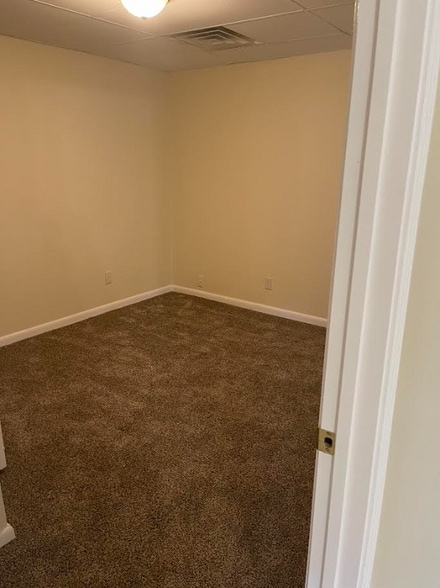 Building Photo - 1021 Fall Creek Rd