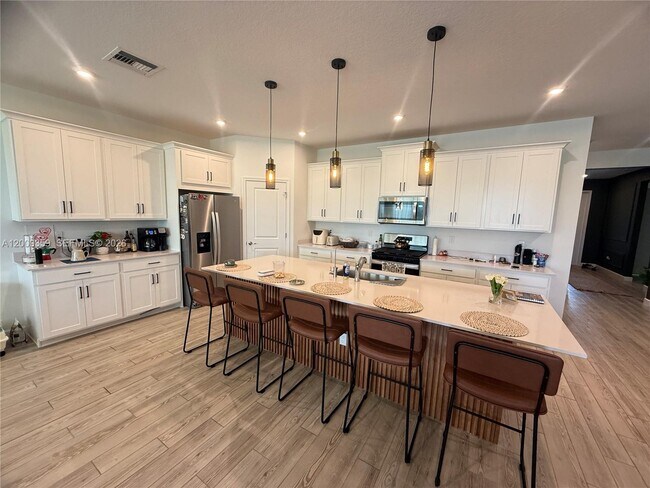 Building Photo - 10503 SW Orana Dr