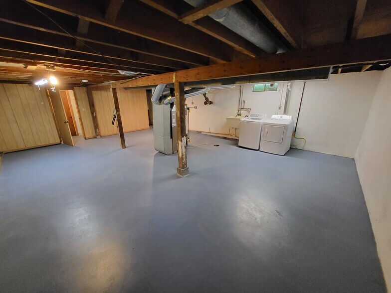 Building Photo - 6610 Carman Dr