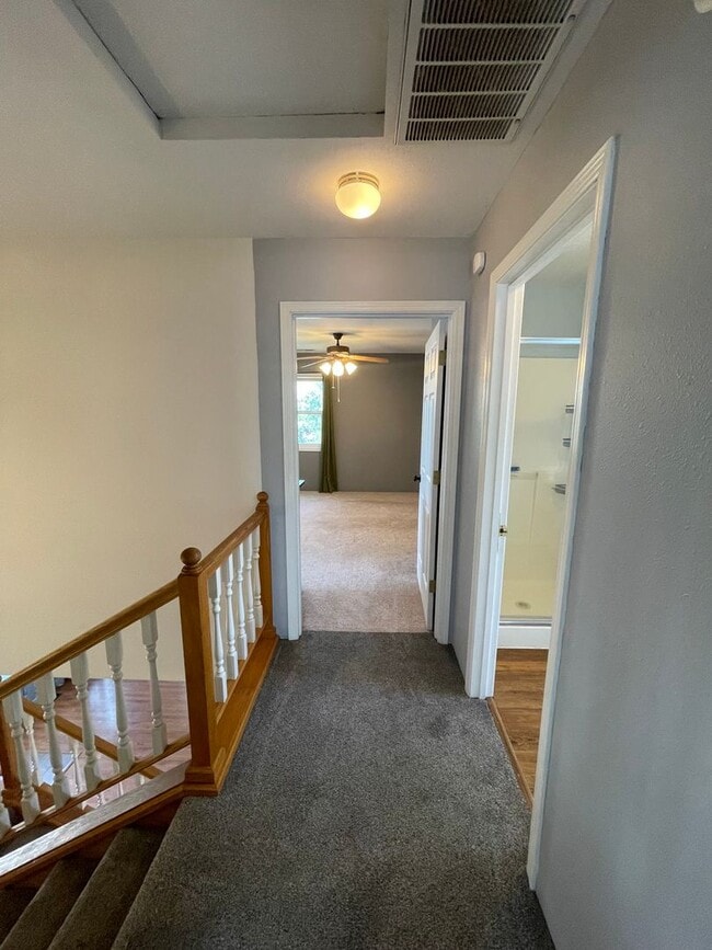 Building Photo - Beautiful 3 bed 2 bath - pets allowed! ***...